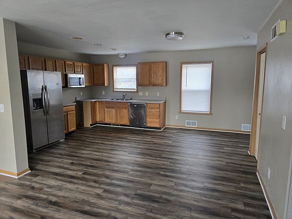 3rd image of 94 E Montcalm St #1
