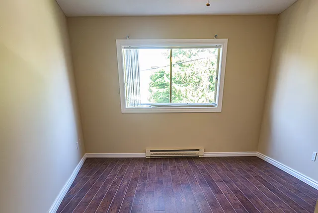 967 Collinson St — Photo 6