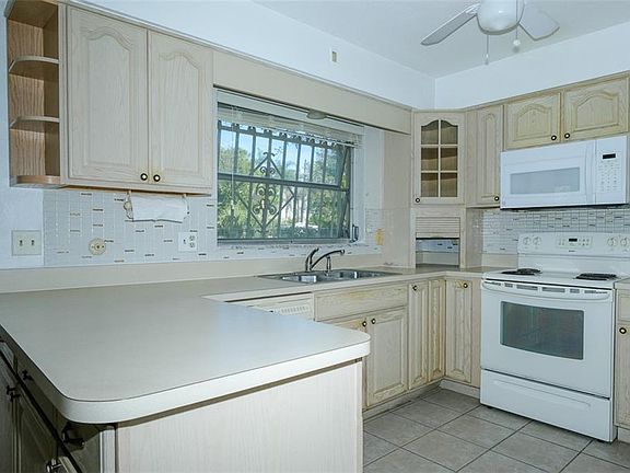 5th image of 6945 Hibiscus Ave S