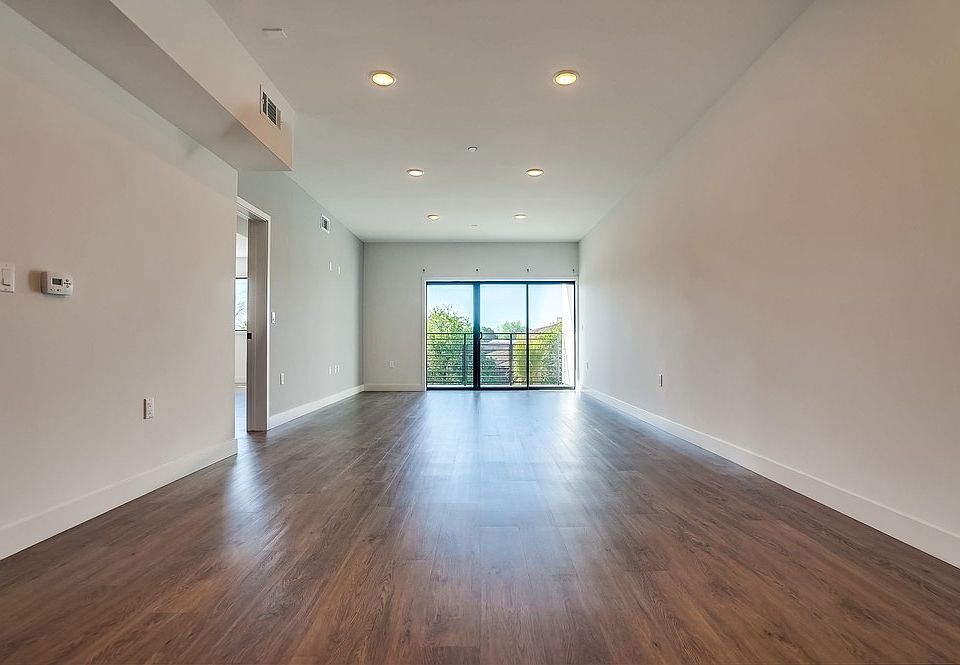 1st image of 7223 Tyrone Ave #402
