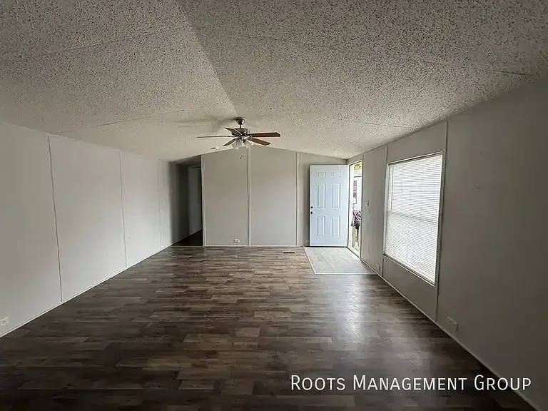 115 W Loudon Ave #M105 — Photo 2