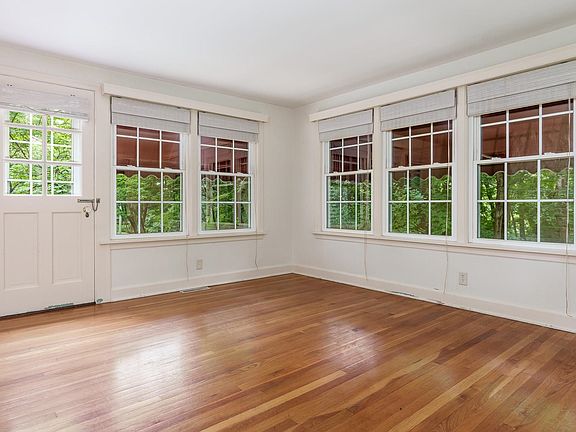5th image of 3025 E State St
