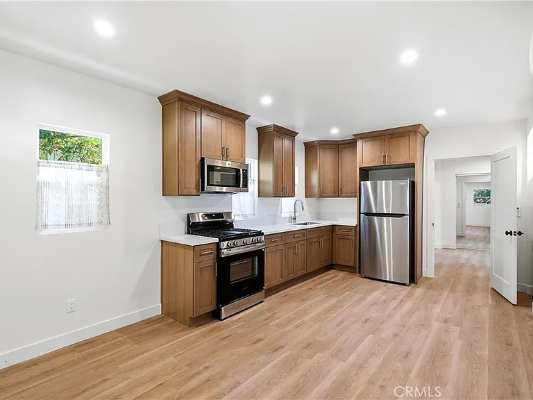 1219 N Hoover St #B — Photo 4
