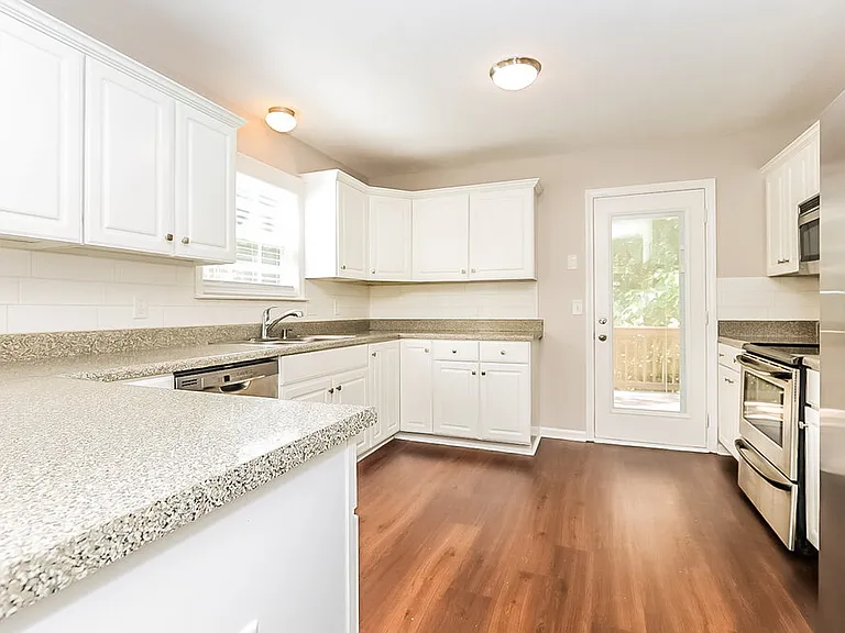 2720 Windcrest Trl — Photo 7