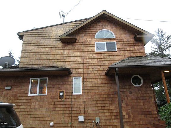 5th image of 34985 Hill St