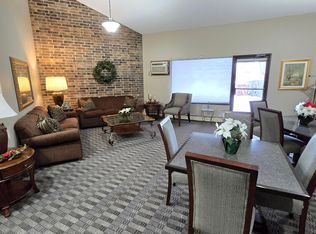 35 Nathan Ln N APT 114, Plymouth, MN 55441