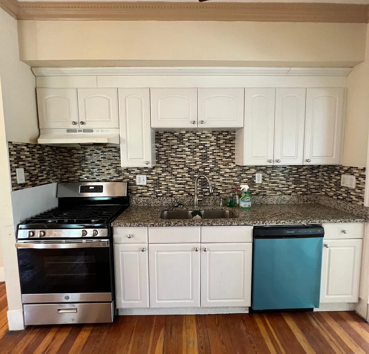 4 bed, 1.0 bath, $3,900 — Photo 3