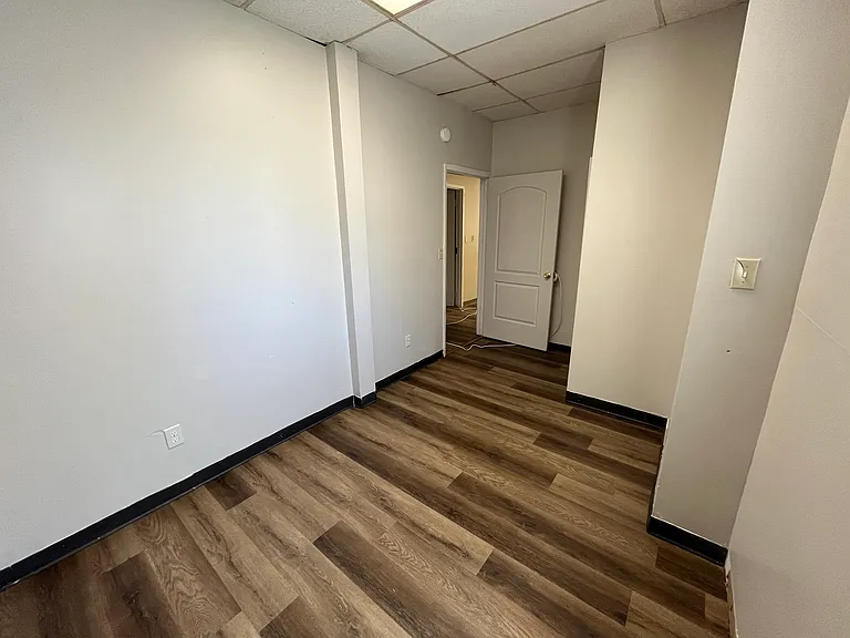 1098 Broadway #1 — Photo 4