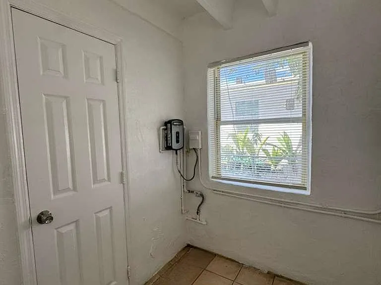 845 SW 6th St — Photo 8