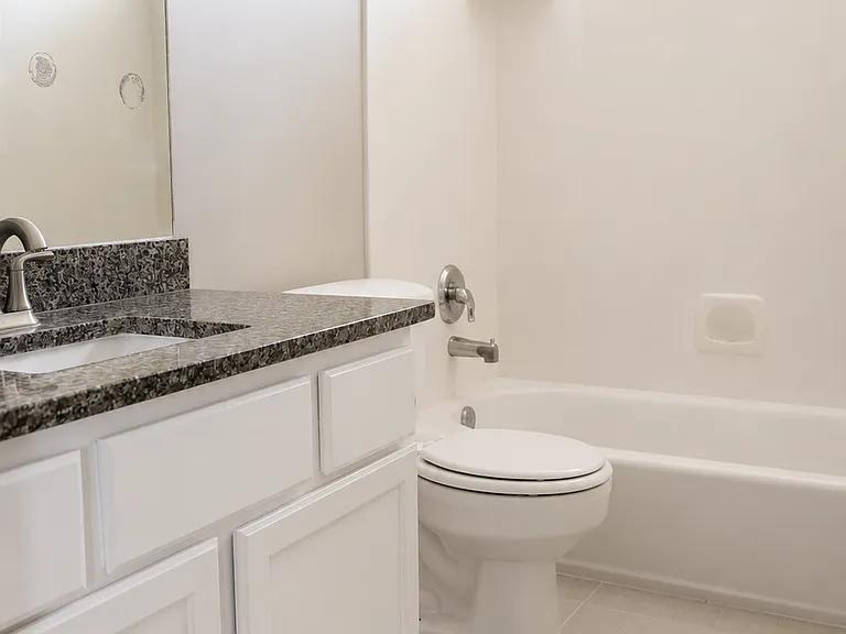 2nd Full Bath (Upstairs)