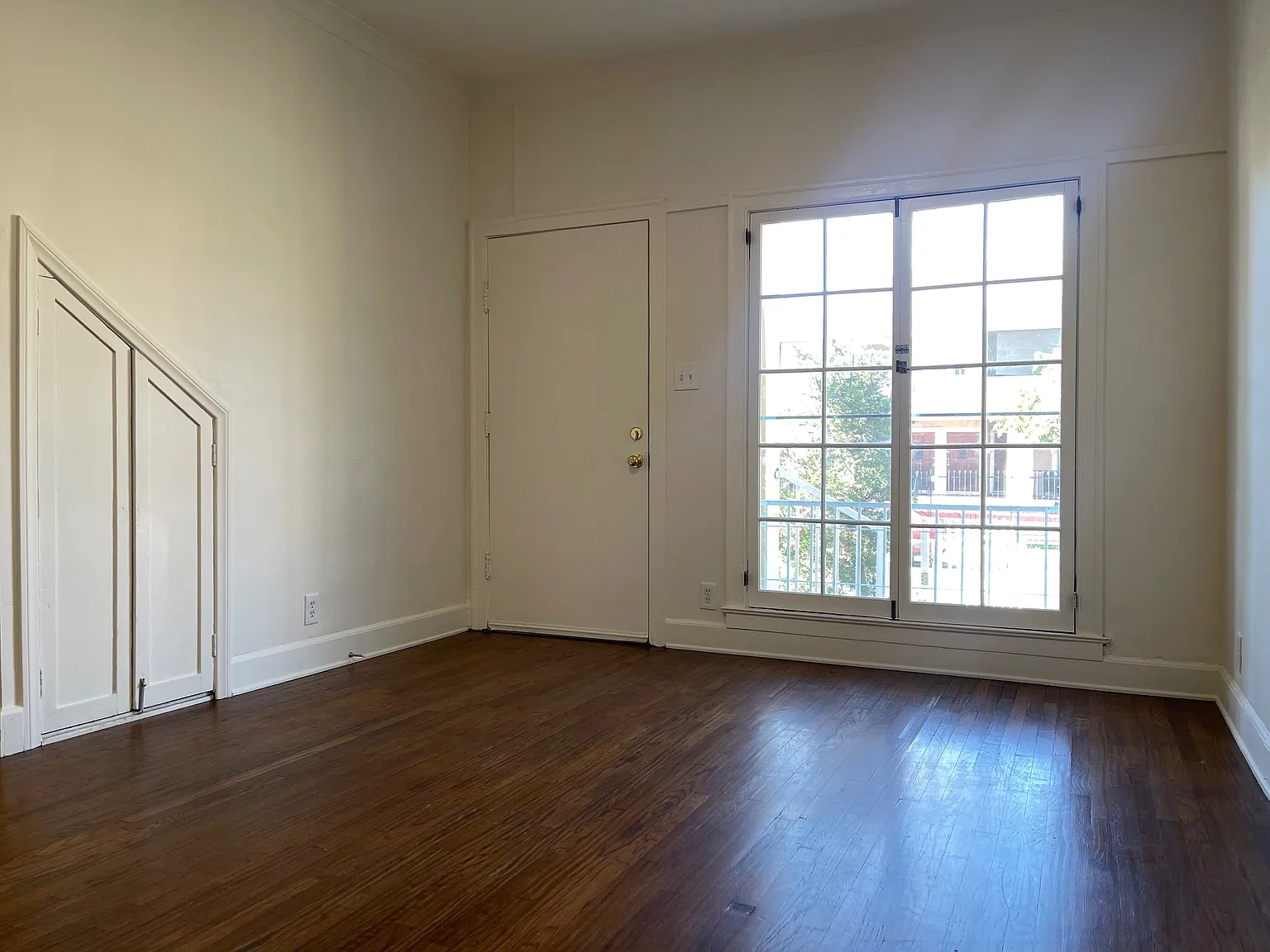 3 bed, 1000 sqft, $2,095 — Photo 3