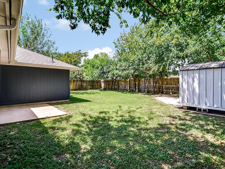 1705 Laurel Ln — Photo 27