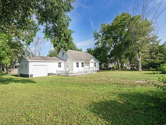 3rd image of 33 Southdowns Dr