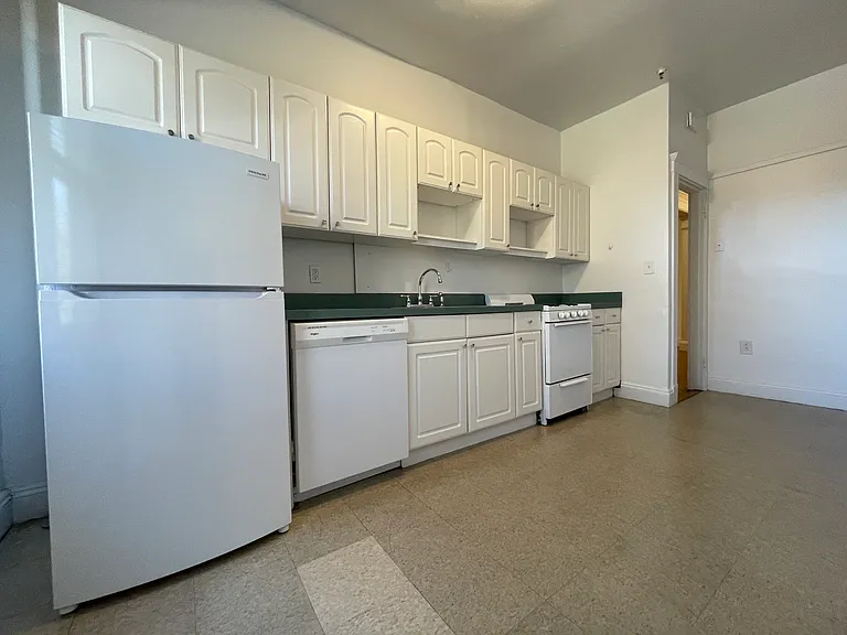 Melvin Ave — Photo 2