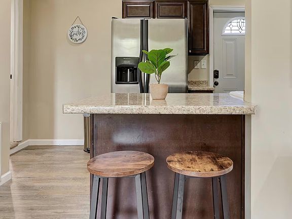 5th image of 2503 Twin Oaks Ln #B
