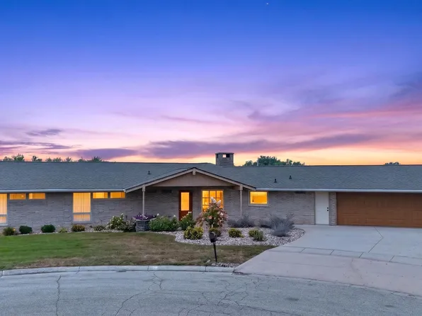 305 Orchard Dr, Marshalltown, IA 50158