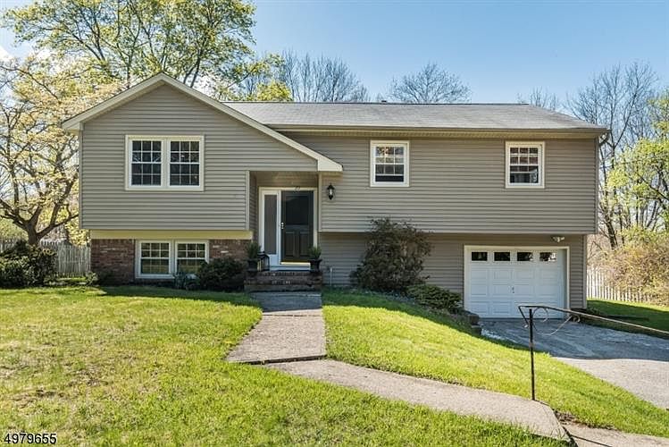 1st image of 20 Westgate Dr