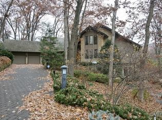 125 Glenmora Dr, Burr Ridge, IL 60527