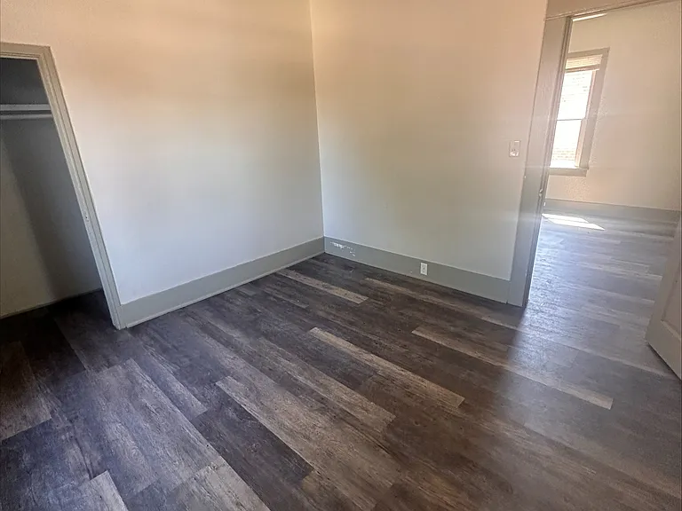 706 S Commercial Ave — Photo 6