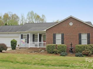 711 Braemore Ct NW, Conover, NC 28613