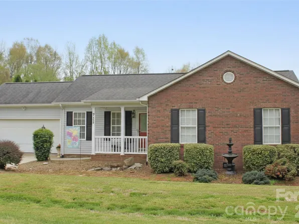 711 Braemore Ct NW, Conover, NC 28613