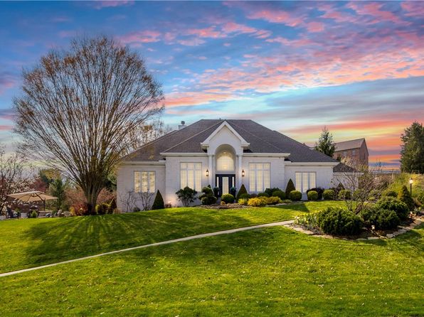 313 Snowberry Cir, Venetia, PA 15367