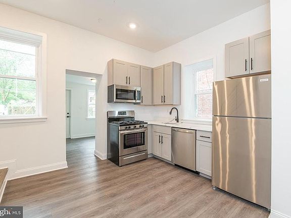 4th image of 4238 Spruce St Floor 2