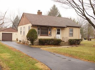 156 Lakewood Ave, Crystal Lake, IL 60014