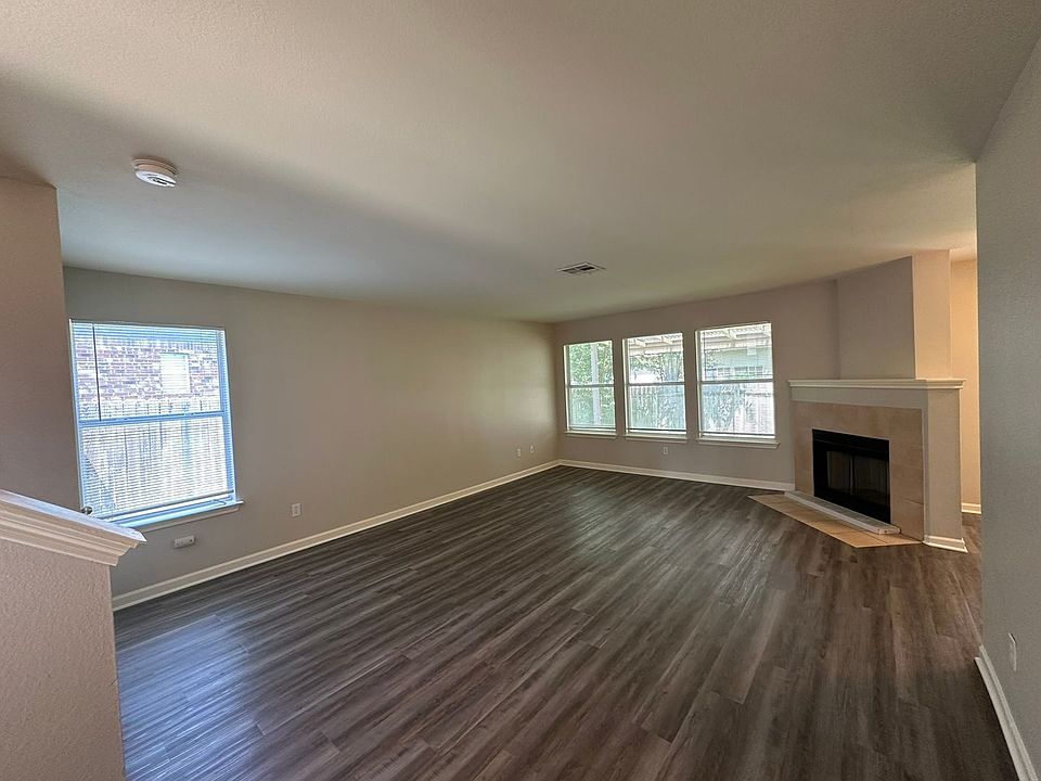 1st image of 1917 White Oak Cir
