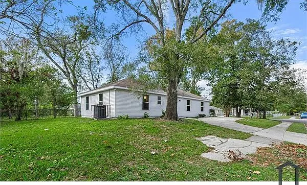 2100 Brooklyn Rd — Photo 16