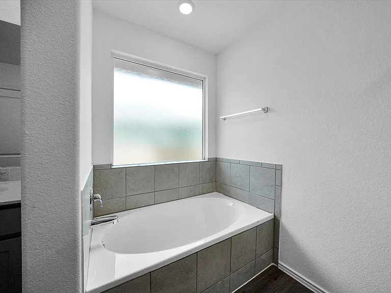 145 Crawford — Photo 18