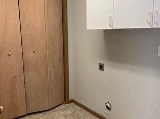204 NE 7th St APT B, Oak Grove, MO 64075