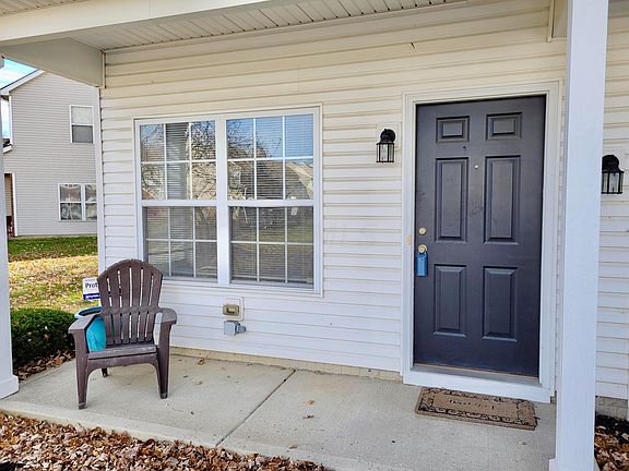 2nd image of 632 Grove Cir #1801