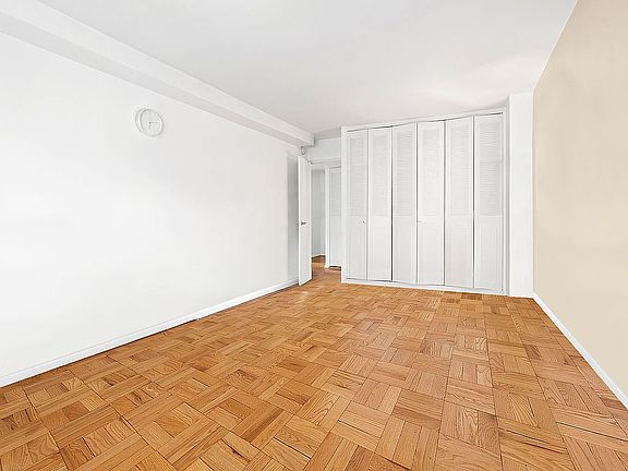 5th image of 220 E 60th St APT 10D