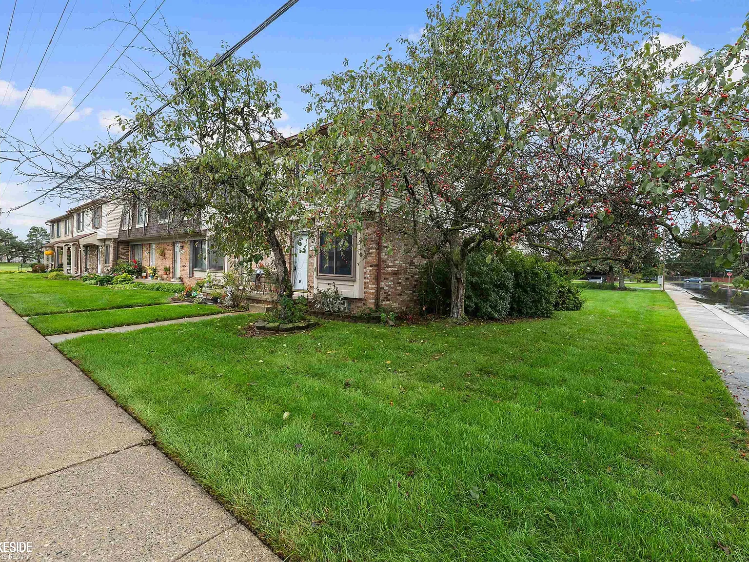2 bed, 1.5 bath, 1456 sqft, $1,600 — Photo 3