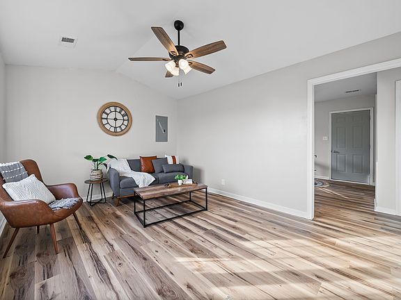 5th image of 1015 Shadow Ridge Ave