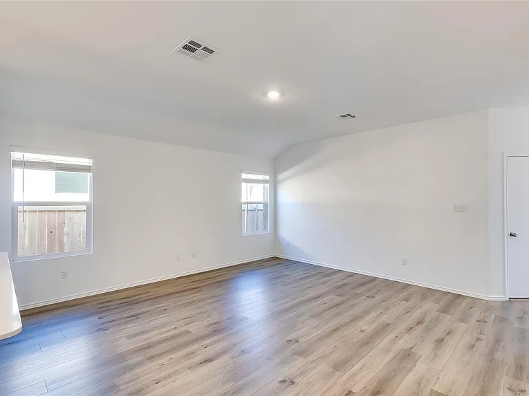 318 Canley Loop — Photo 8