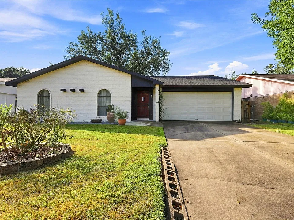 15427 Empanada Dr