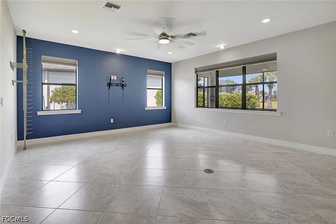 3 bed, 2.5 bath, 2319 sqft, $3,200 — Photo 3
