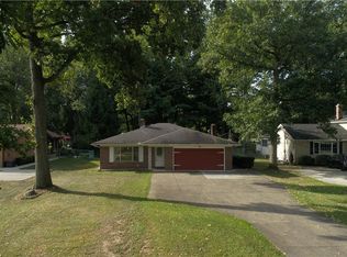 28475 N Park Dr, North Olmsted, OH