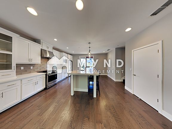 5th image of 1018 Mint Chip Ln