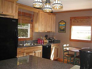4th image of 33 Winegard St