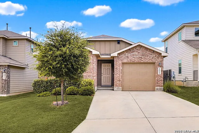 3 bed, 2.0 bath, 1310 sqft, $1,600 — Photo 2