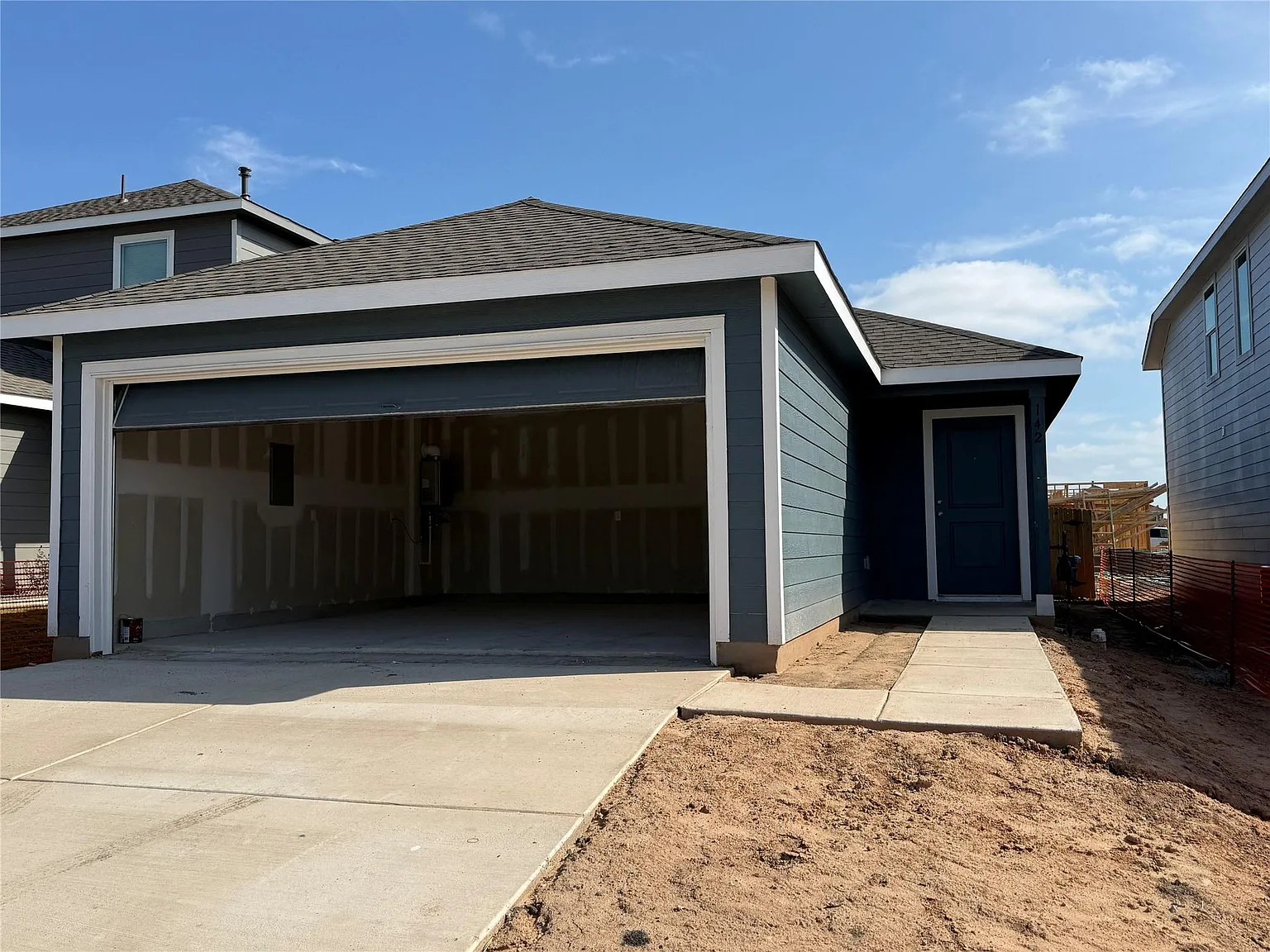 3 bed, 2.0 bath, 1354 sqft, $1,675 — Photo 2