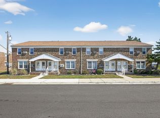 17 36th St #111, Ocean City, NJ 08226