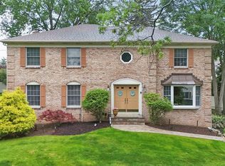 20 Tuxedo Ave, Park Ridge, NJ 07656