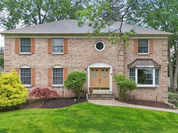 20 Tuxedo Ave, Park Ridge, NJ 07656