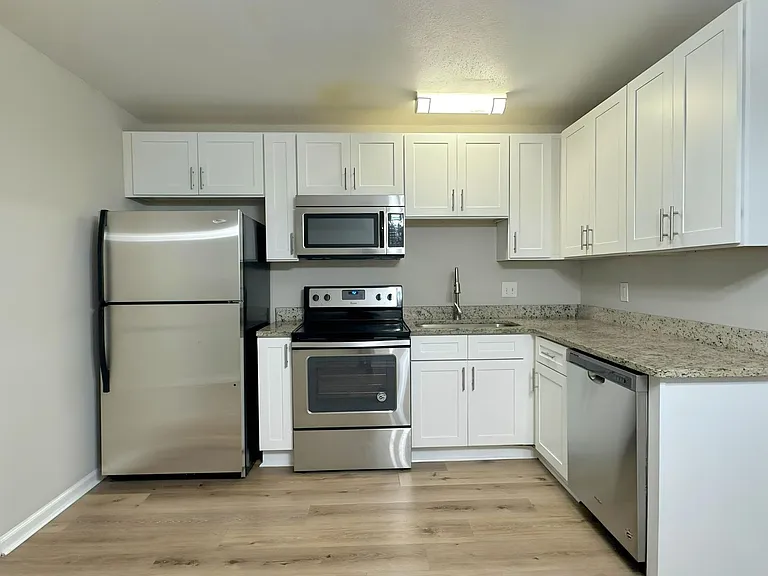 4626 Highlake Dr — Photo 10