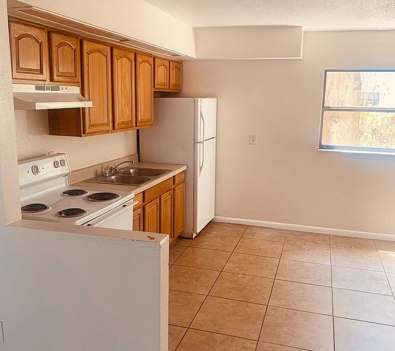 1st image of 927 N Iowa Ave #8