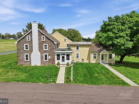 3rd image of 572 Halteman Rd